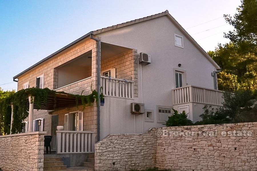 Otok Brač - Samostojeća kamena kuća