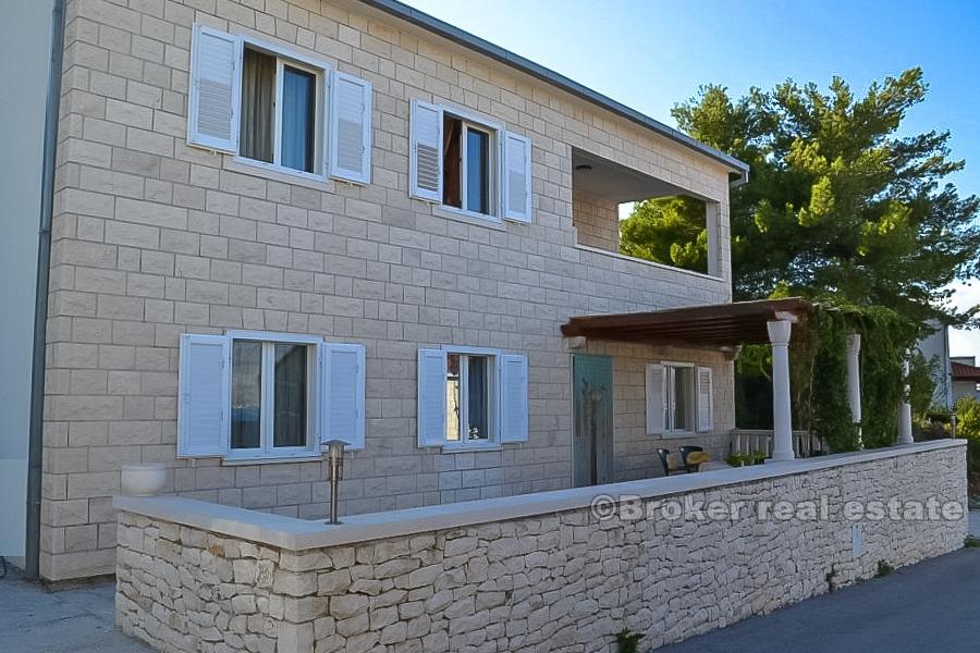 Øya Brac - Frittliggende steinhus