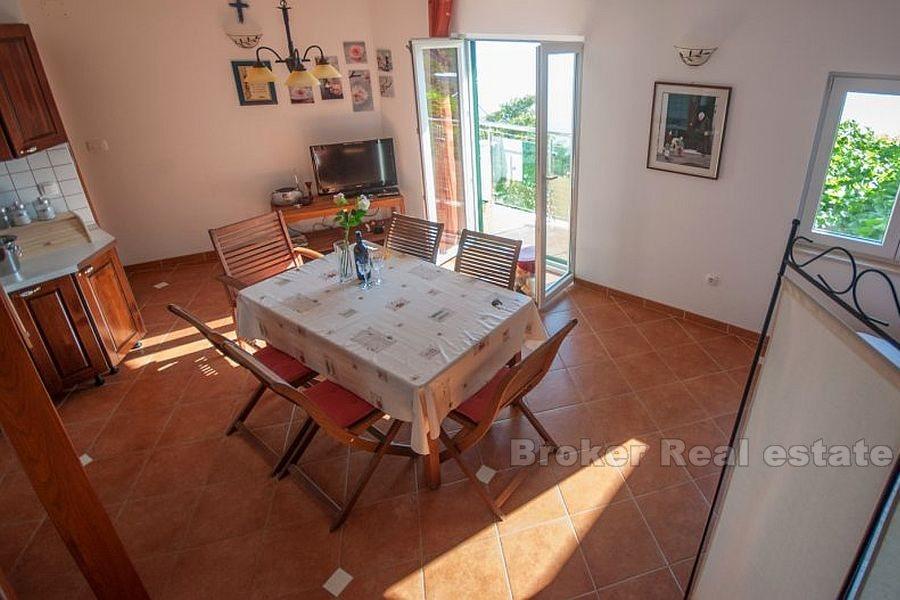 Nær Omis, frittliggende steinhus