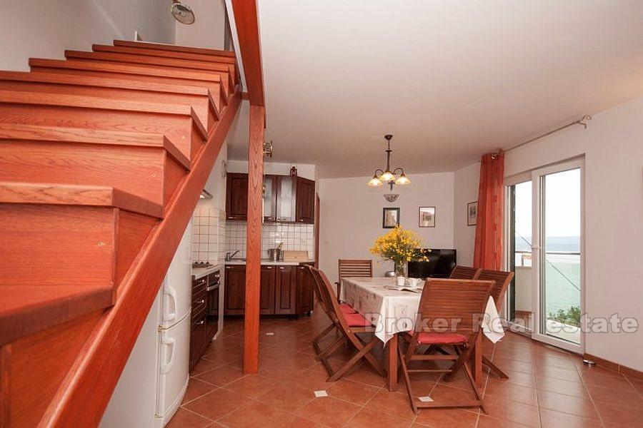 Nær Omis, frittliggende steinhus