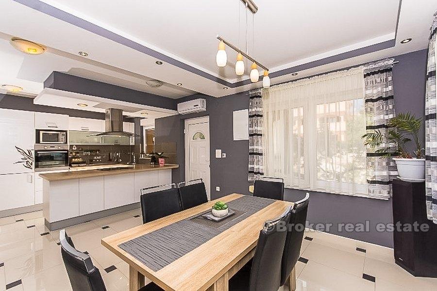 Île de Ciovo, appartement de trois chambres avec vue sur la mer