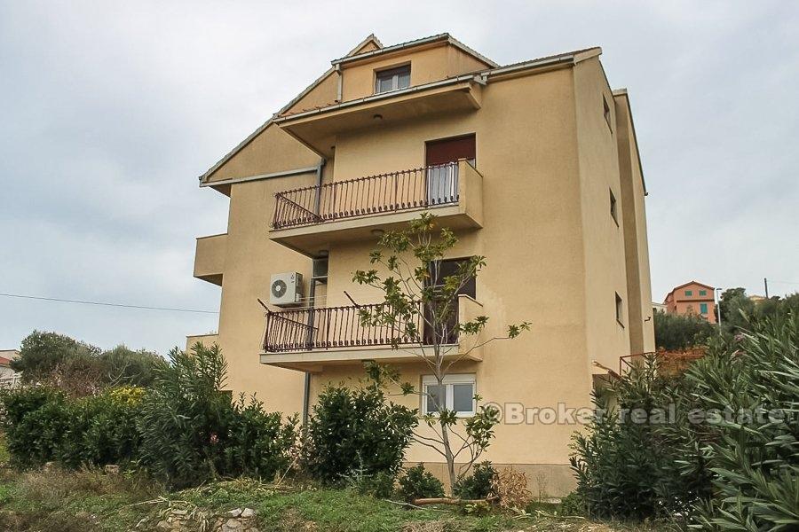 Split područje, dvosobni apartman s pogledom na more