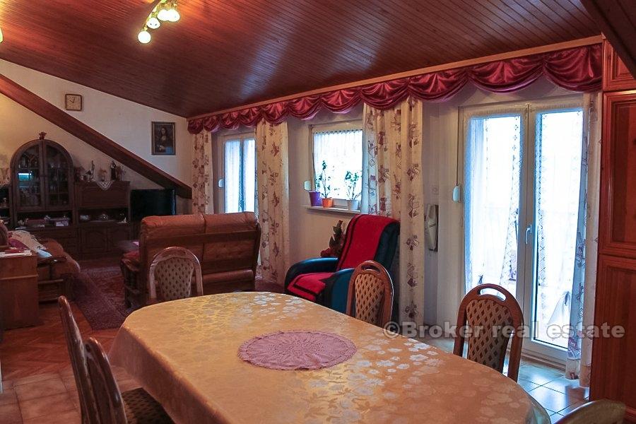 Split područje, dvosobni apartman s pogledom na more