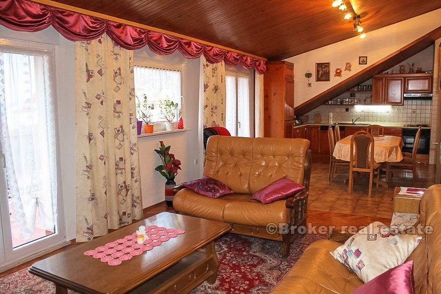 Split područje, dvosobni apartman s pogledom na more