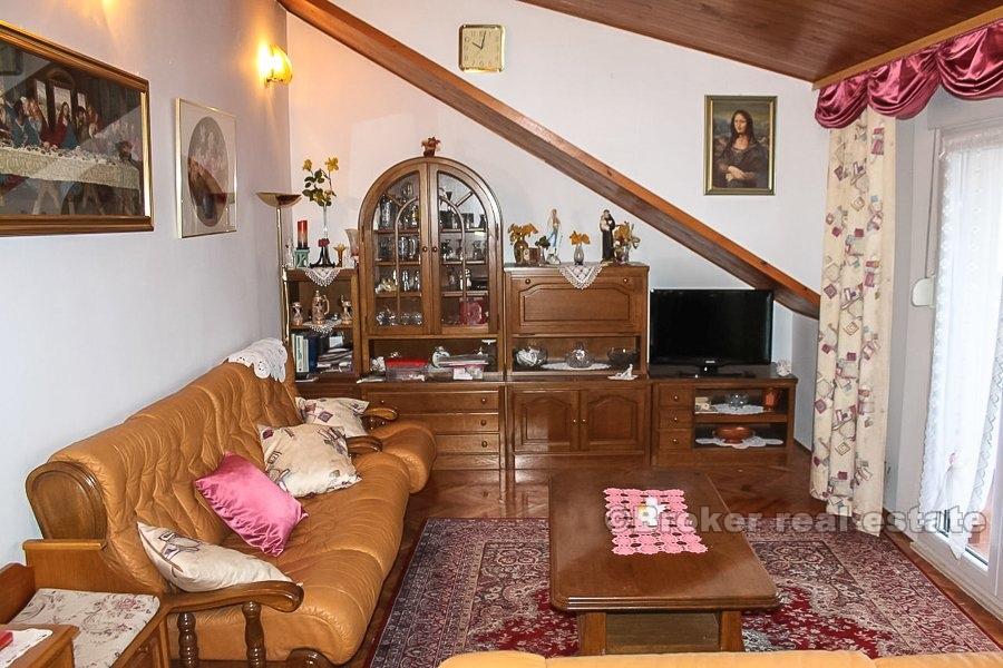 Split područje, dvosobni apartman s pogledom na more