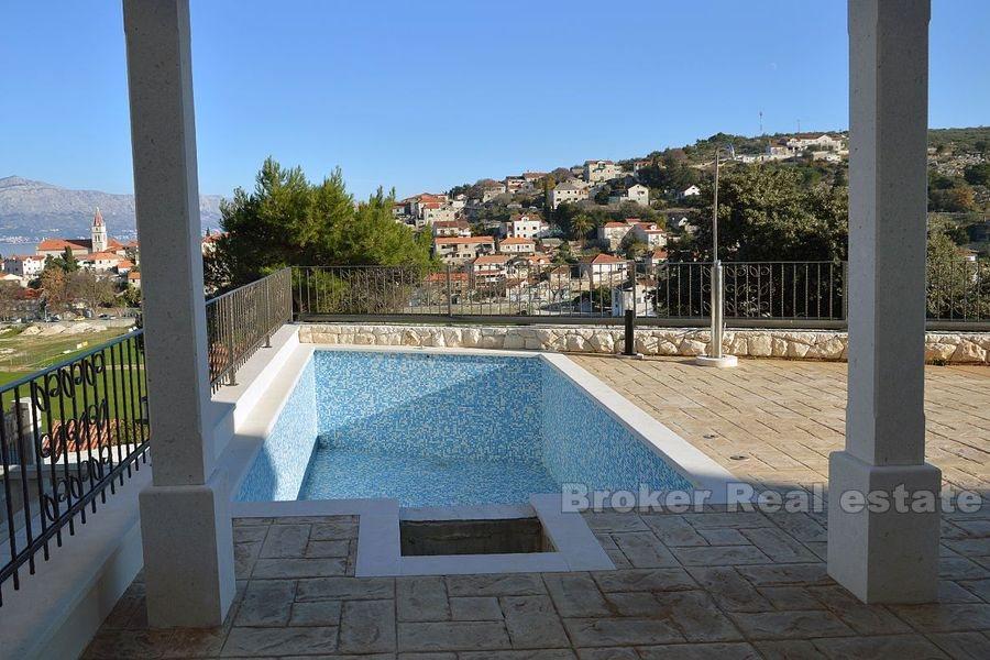 Øya Brac, hus med svømmebasseng