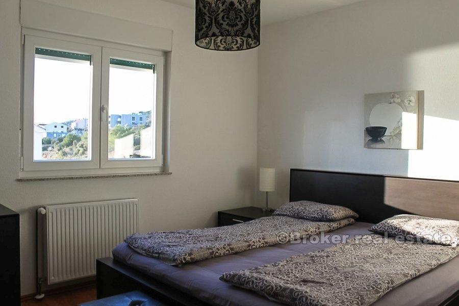 Trogir, romslig tre-roms leilighet