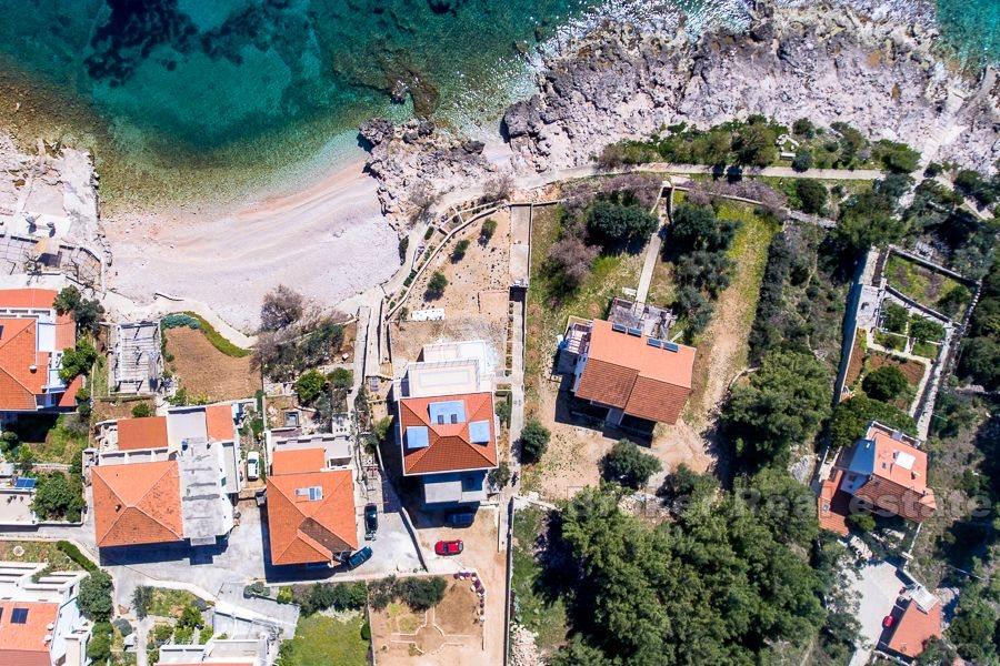 Ön Hvar, litet familjehotell, första raden vid havet