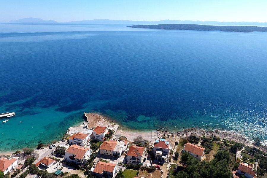 Wyspa Hvar, mały hotel rodzinny, pierwszy rząd nad morzem