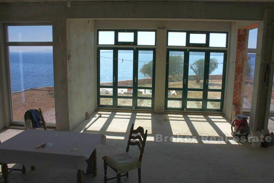 Ön Hvar, litet familjehotell, första raden vid havet