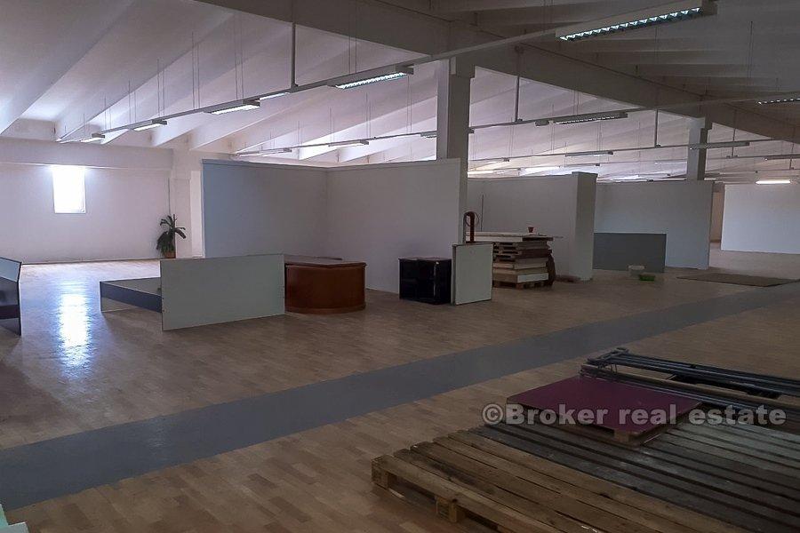 Split oblasti, obchodní prostor v blízkosti Splitu