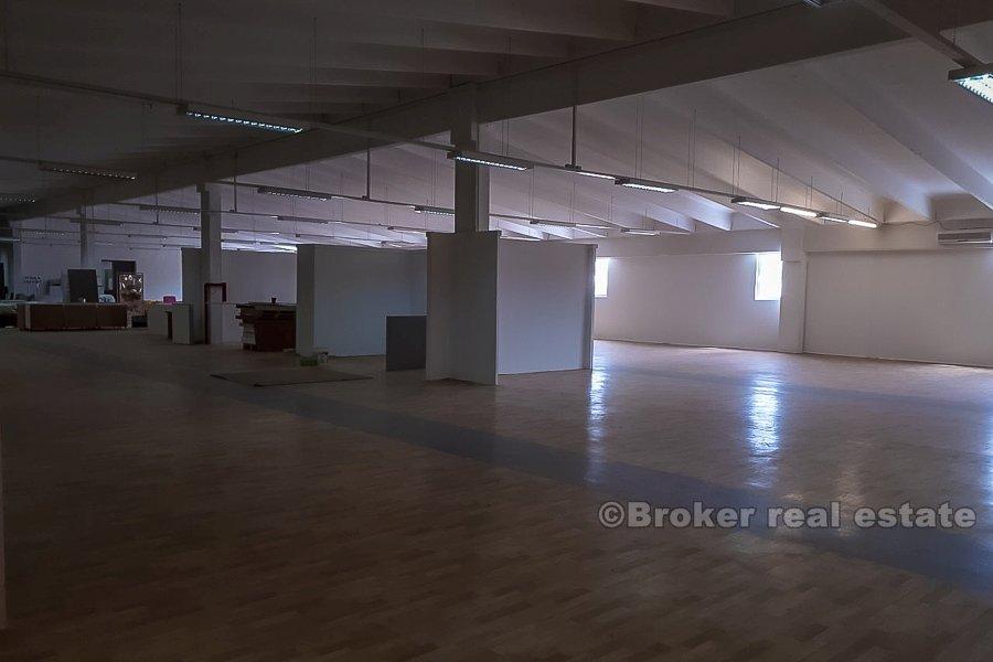 Split oblasti, obchodní prostor v blízkosti Splitu