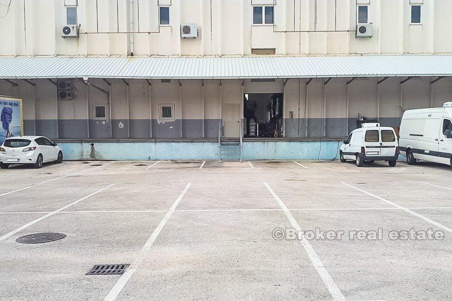 Split oblasti, obchodní prostor v blízkosti Splitu