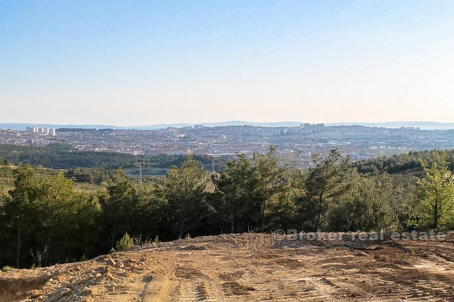 Près de Split, terrain à bâtir avec vue sur Split