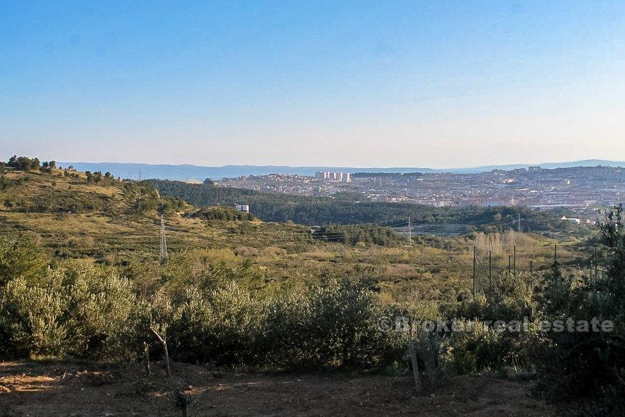 Près de Split, terrain à bâtir avec vue sur Split