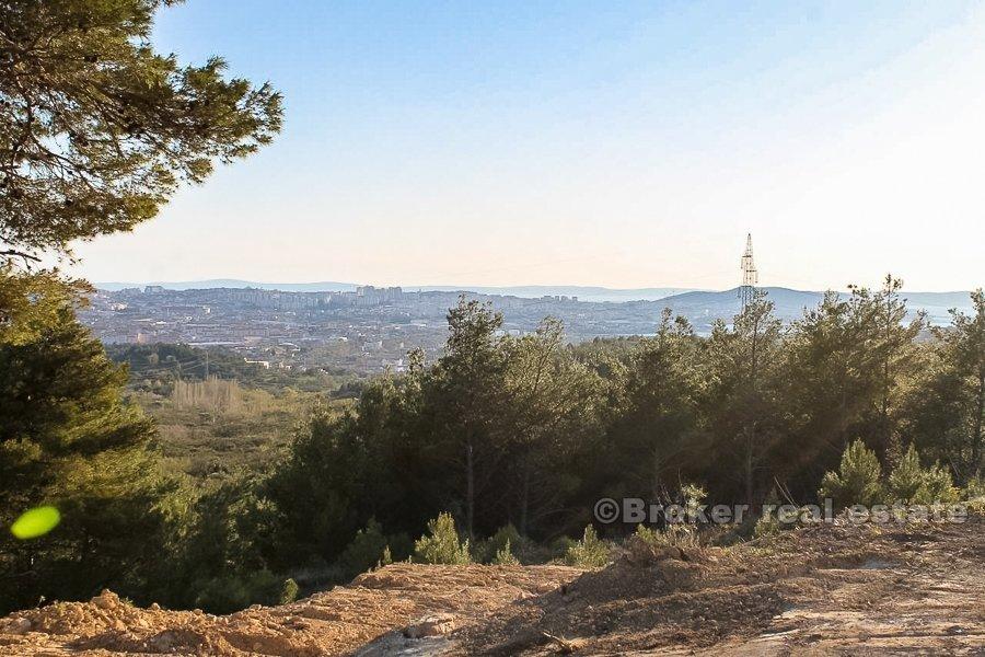 Près de Split, terrain à bâtir avec vue sur Split