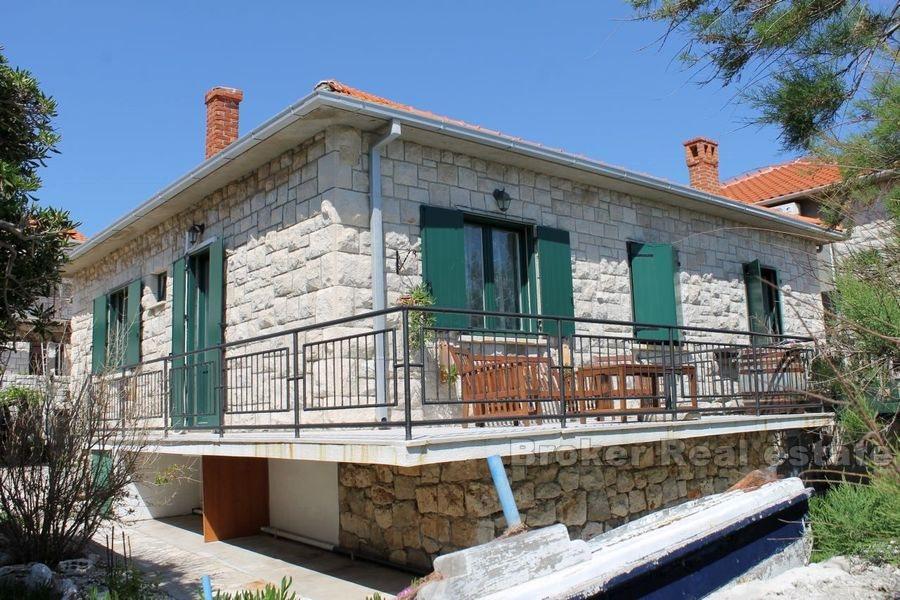 Wyspa Brac, dom z basenem, pierwszy rząd nad morzem