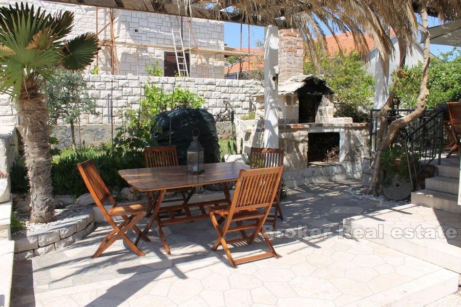 Wyspa Brac, dom z basenem, pierwszy rząd nad morzem