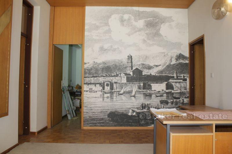 Split, grand espace de bureau