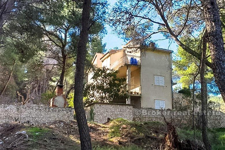 Island of Ciovo, house second row from the sea