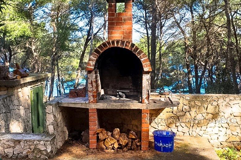 Island of Ciovo, house second row from the sea