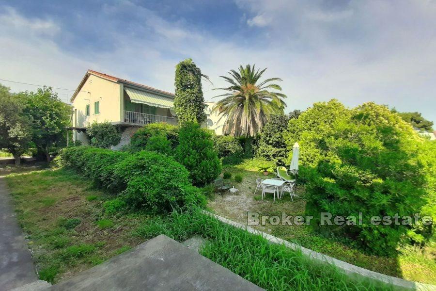 Riviéra Kastela, nová, nedokončená vila, první řada k moři