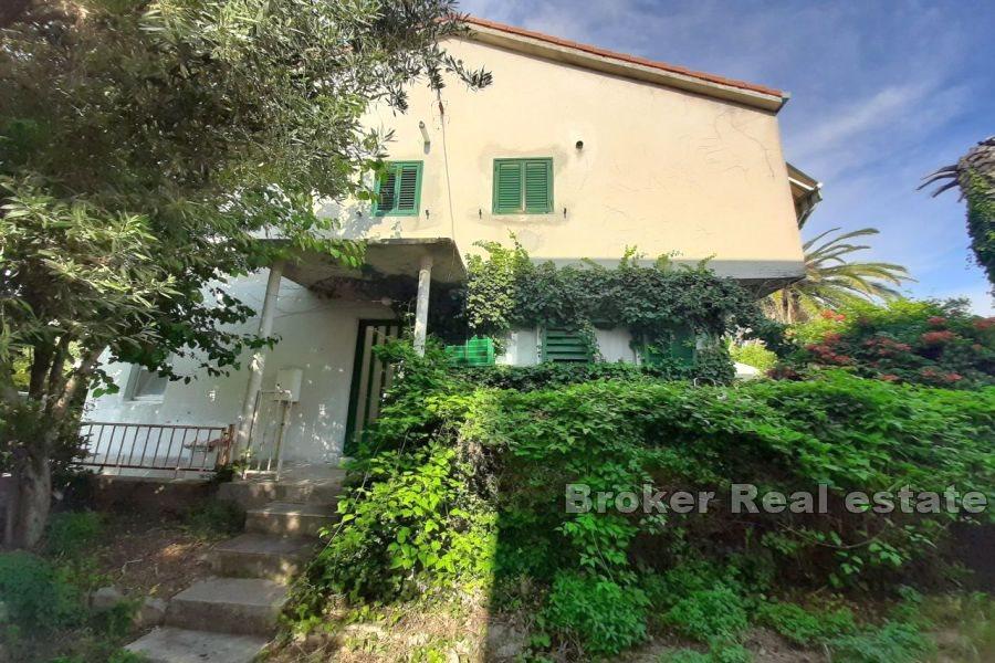 Riviéra Kastela, nová, nedokončená vila, první řada k moři