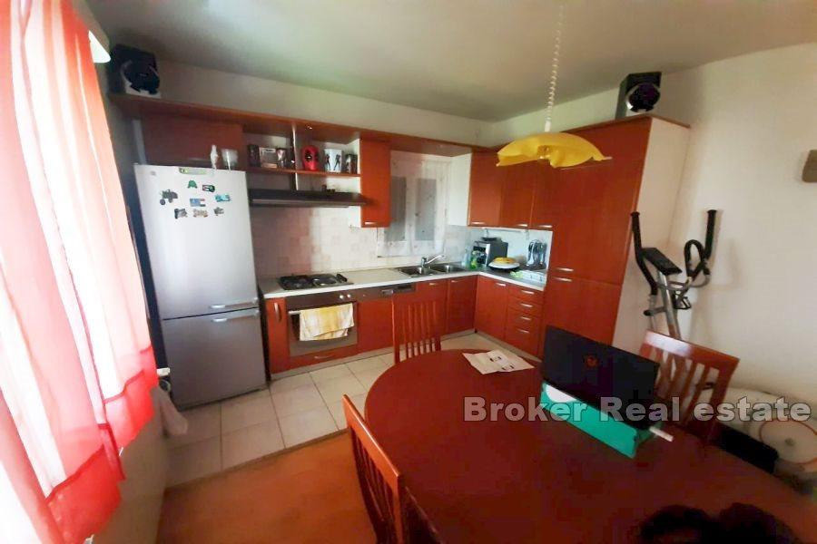 Riviéra Kastela, nová, nedokončená vila, první řada k moři