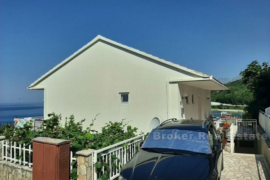 Makarská riviéra, dům v první řadě k moři
