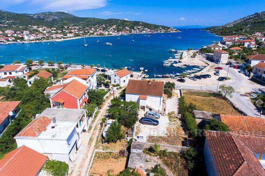 Vinisce, casa in prima fila al mare