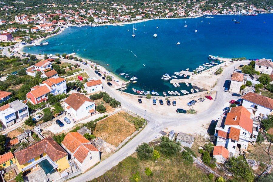 Vinisce, casa in prima fila al mare
