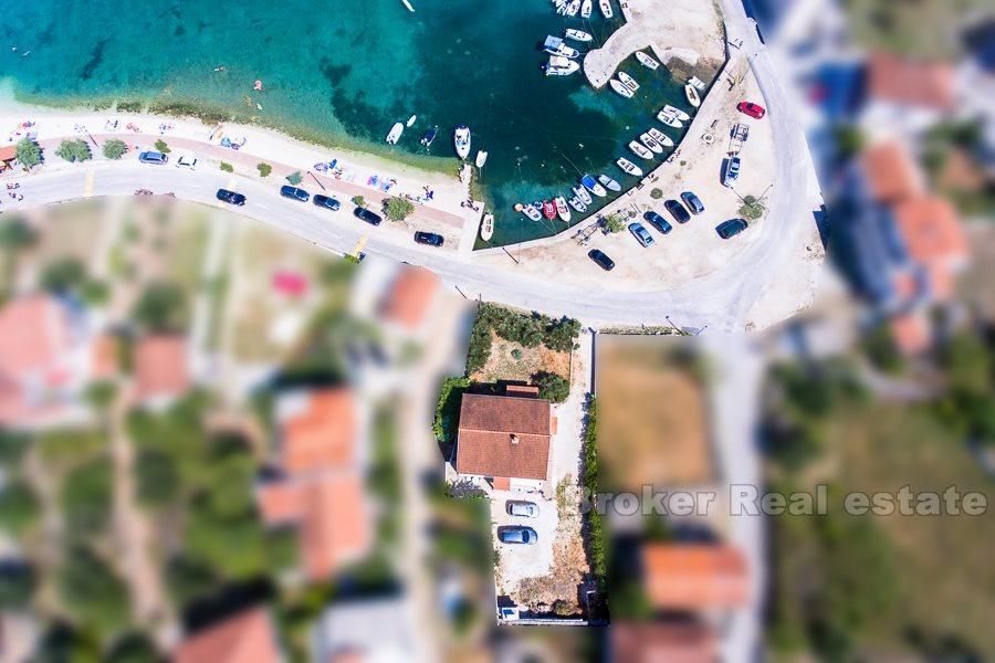 Vinisce, casa in prima fila al mare