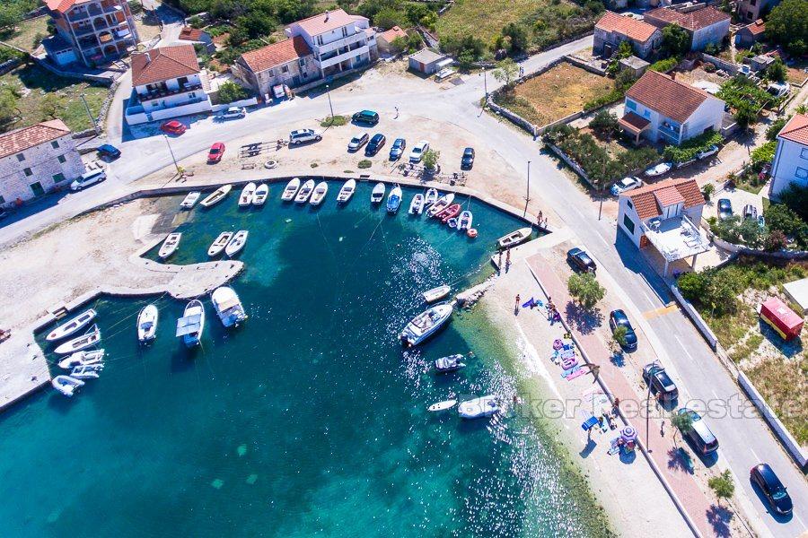 Vinisce, casa in prima fila al mare
