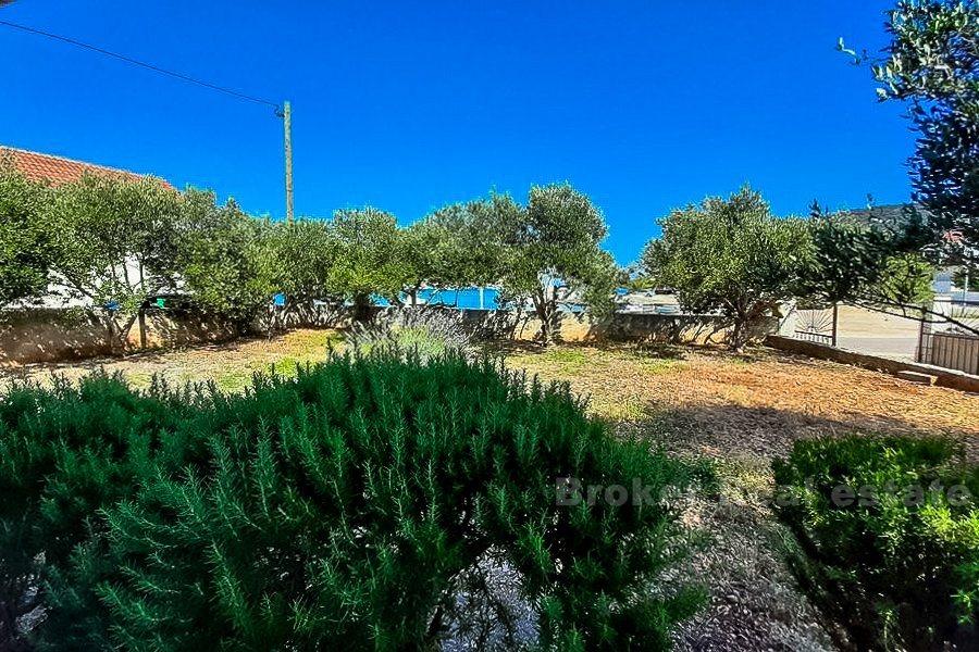 Vinisce, casa in prima fila al mare