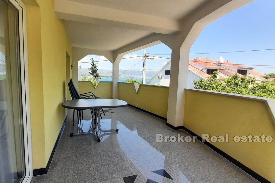 Wyspa Ciovo, kamienica z widokiem na morze