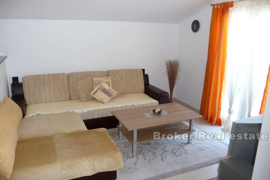 Wyspa Ciovo, kamienica z widokiem na morze