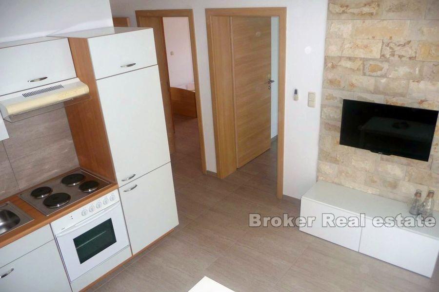 Wyspa Ciovo, kamienica z widokiem na morze