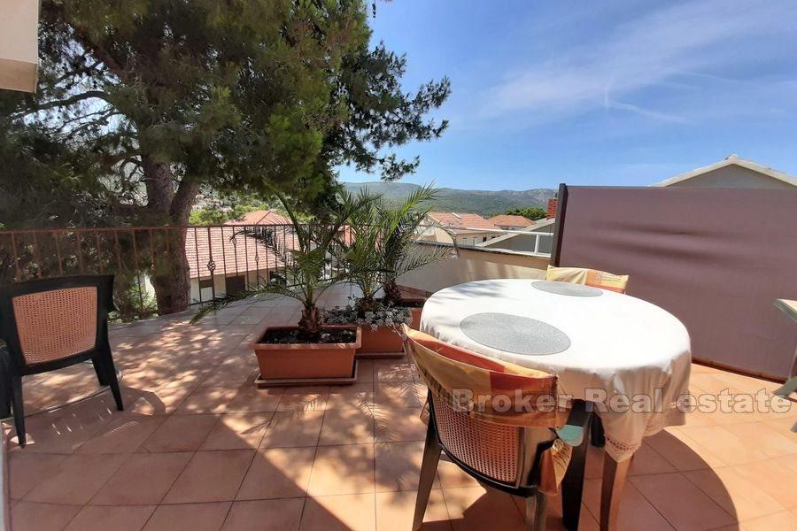 Остров Хвар, дом с частичным видом на море