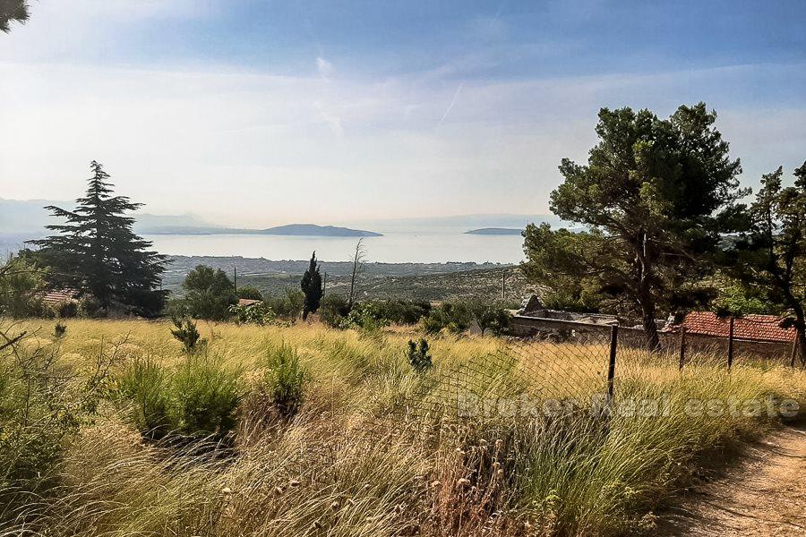 Kastela, bigger land with ruin, sea view