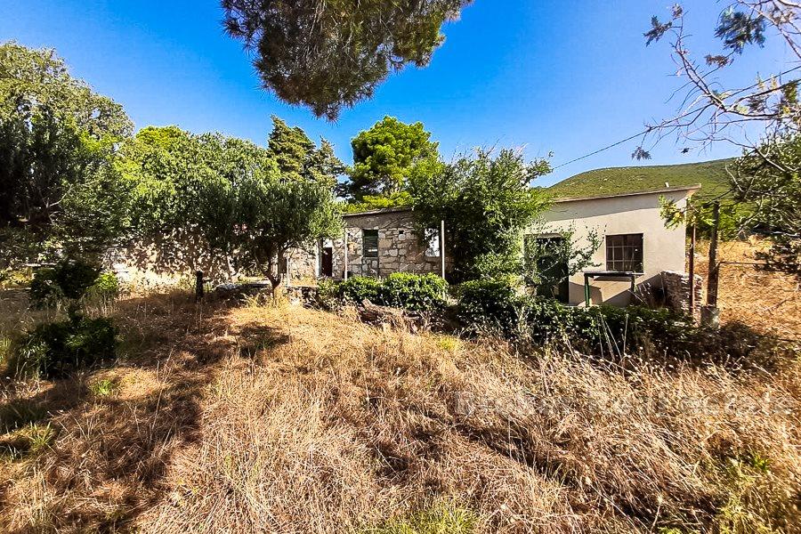 Kastela, bigger land with ruin, sea view