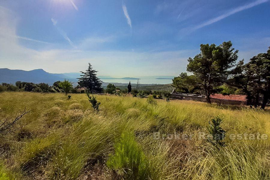 Kastela, bigger land with ruin, sea view