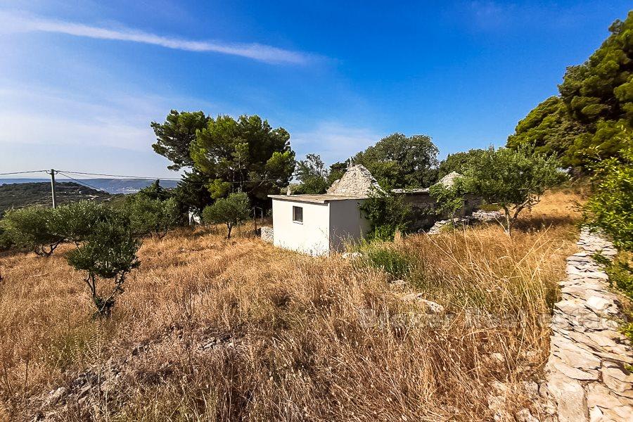 Kastela, bigger land with ruin, sea view
