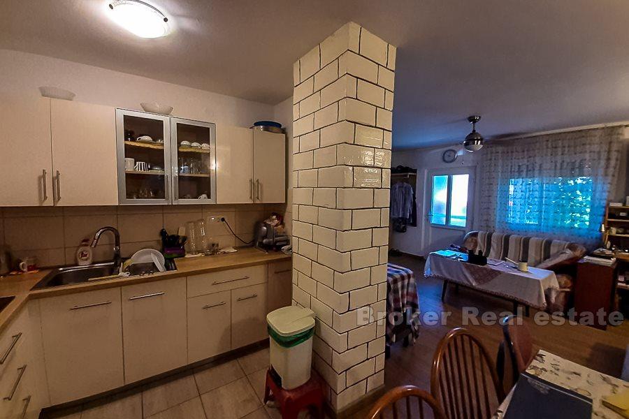 Ostrov Hvar, byt se zahradou