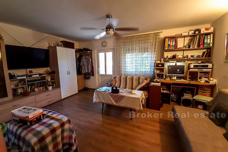 Ostrov Hvar, byt se zahradou