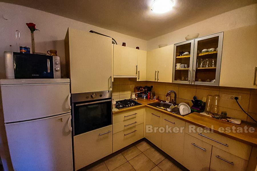 Ostrov Hvar, byt se zahradou