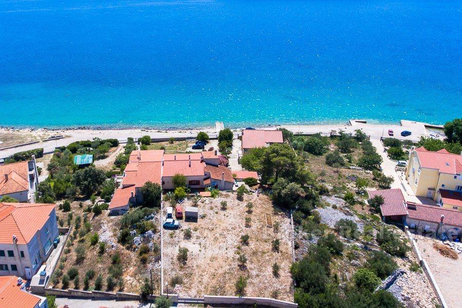 Sibenik, bliźniak, nad brzegiem morza