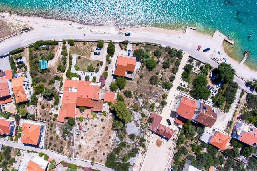 Sibenik, parhus, strandpromenad