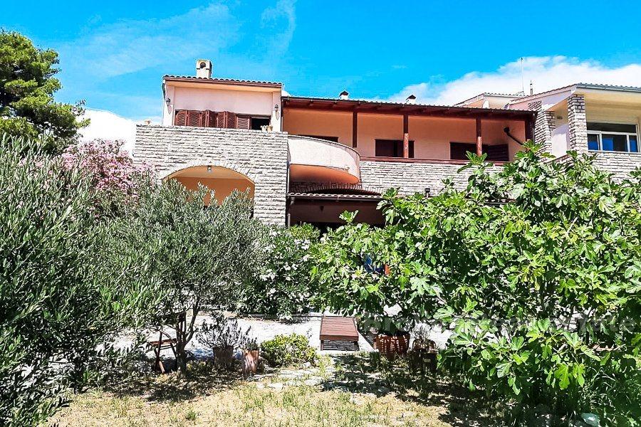 Sibenik, tomannsbolig, ved sjøen