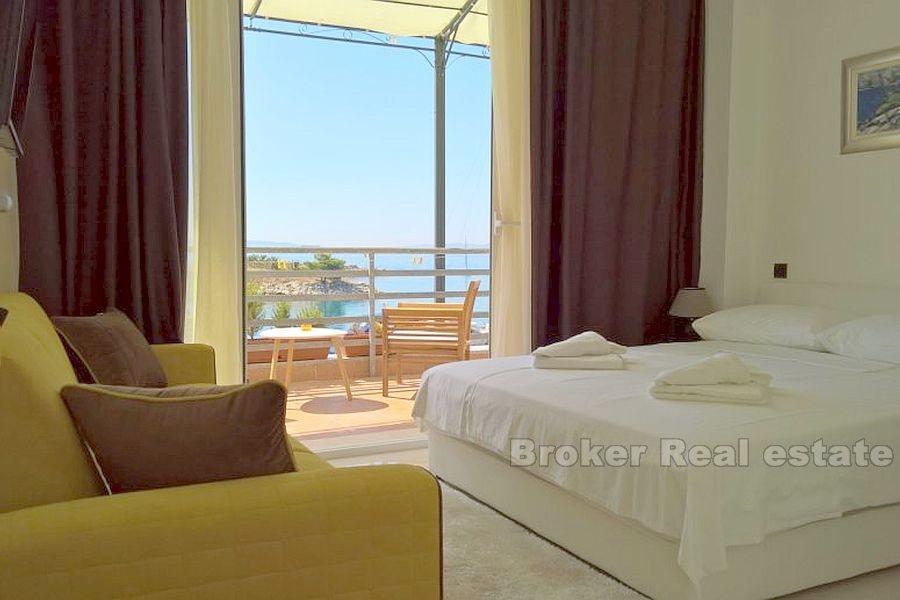 Split, restoran i luksuzne sobe, prvi red do mora