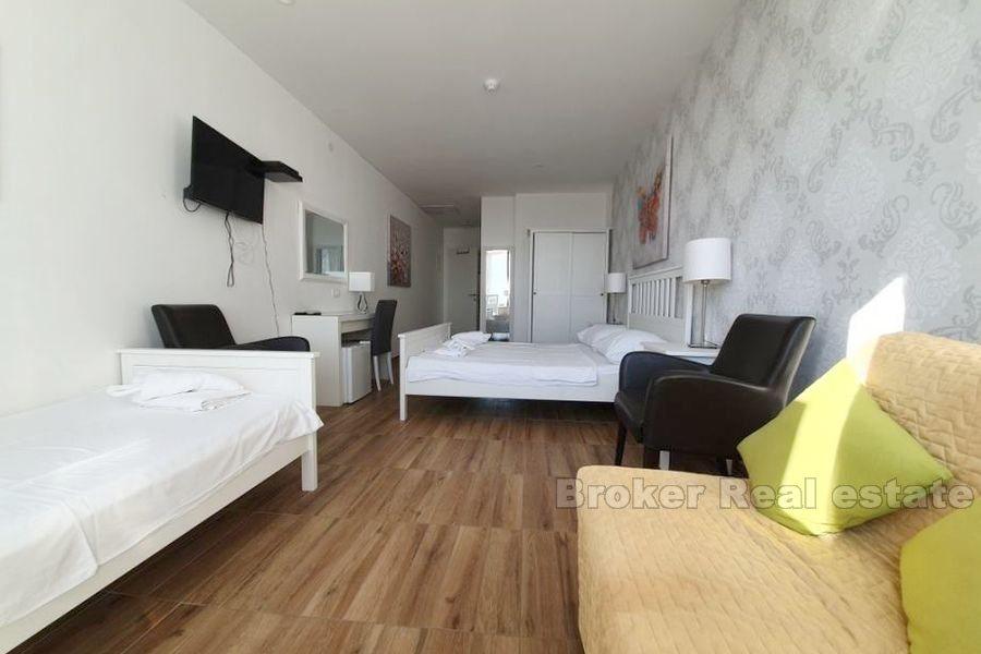 Split, restoran i luksuzne sobe, prvi red do mora